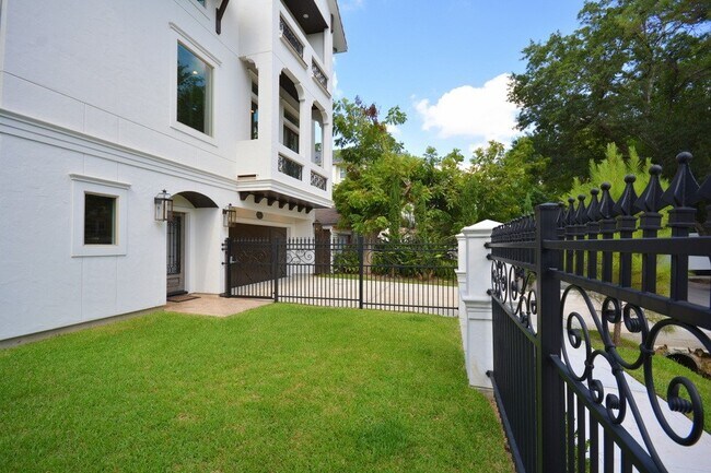 Photo - 6501 Minola St