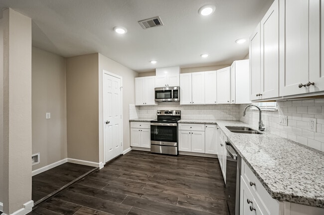 Photo - 6739 New York