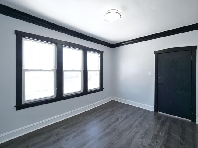 Building Photo - 5004 W Armitage Ave Unit 2R