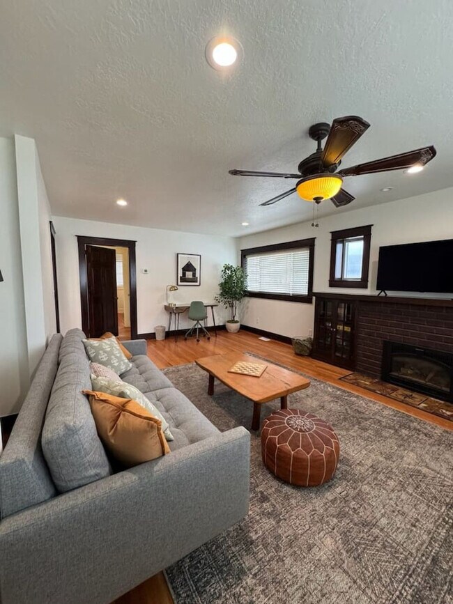 Building Photo - 3076 Melbourne St Unit ID1367399P