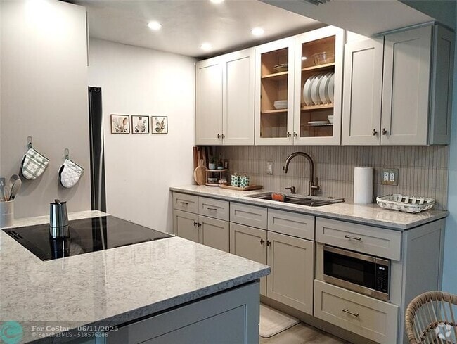 Building Photo - 3402 Bimini Ln Unit G2 Rental