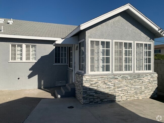 Building Photo - 754 West 18th Street Rental