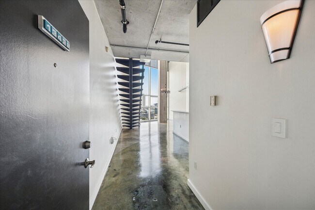 Building Photo - 2000 Bagby St Unit 13432