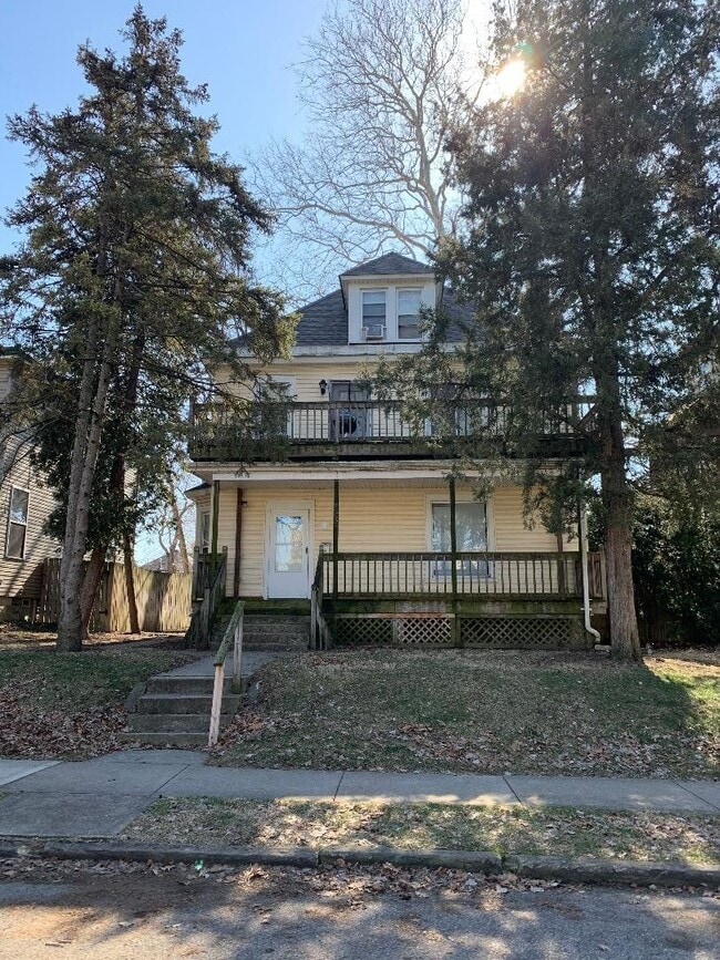 Building Photo - 393 E 15th Ave Unit Apt C