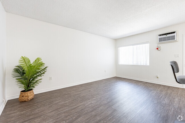 1BR, 1BA, - 725SF - Living Room