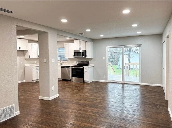 Photo - 211 Wanda Dr