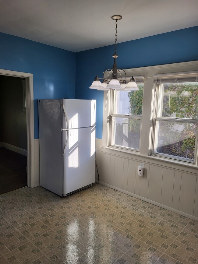 Building Photo - 1624 Lakewood Ave Unit 1