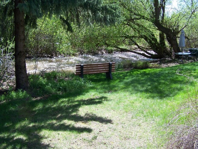 Building Photo - 719 S Church Unit 13