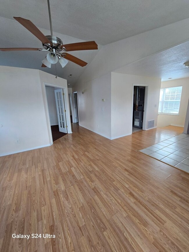 Photo - 2bd/1Ba Duplex.