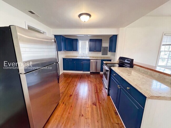 Photo - 506 Alpha St S