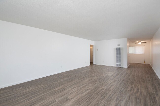 Photo - Beautifully Remodeled 2 BR in South Park Unidad 3062