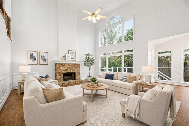 Photo - 1158 Queensgate Dr SE