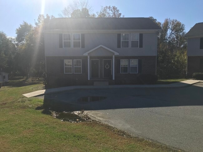 Building Photo - 108 Cloverdale Ct Rental
