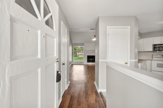 Photo - 2220 Spruce Dr