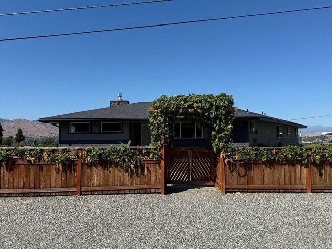 Now renting 3 bedroom House - Now renting 3 bedroom House