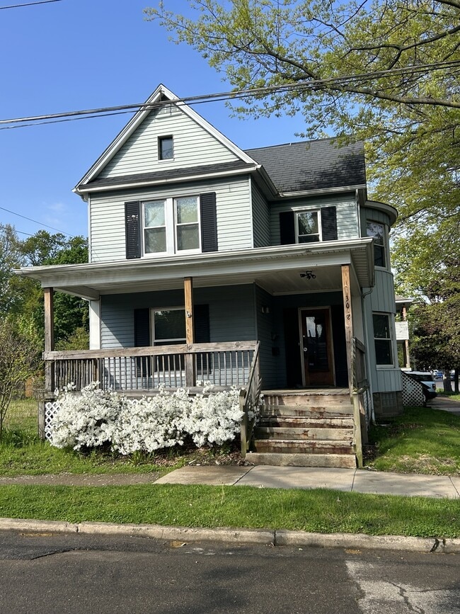 Building Photo - 302 Myrtle St