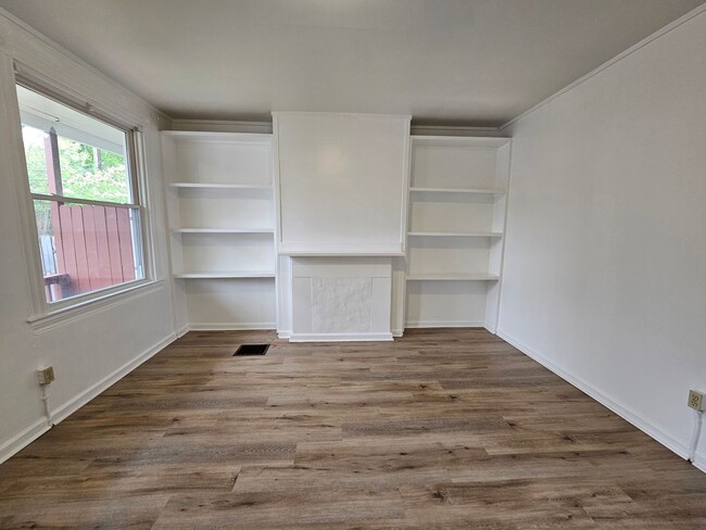 Spacious 3 bedroom 1 bath townhouse for re... - Spacious 3 bedroom 1 bath townhouse for re...