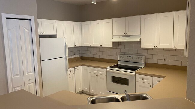 Photo - Spacious 2BR/2BA Visconti Townhome with 2-Car Garage, Den and Washer/Dryer!