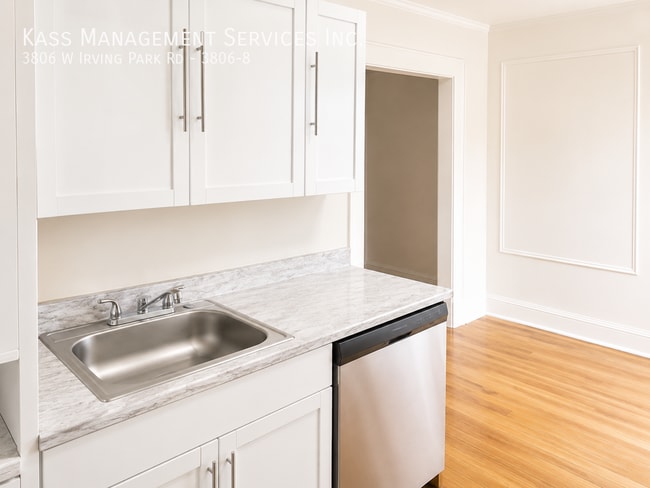 Building Photo - 3806 W Irving Park Rd Unit 3806-8