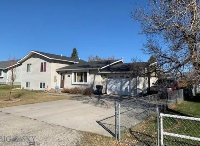 Building Photo - Spacious 4 Bedroom Belgrade Home