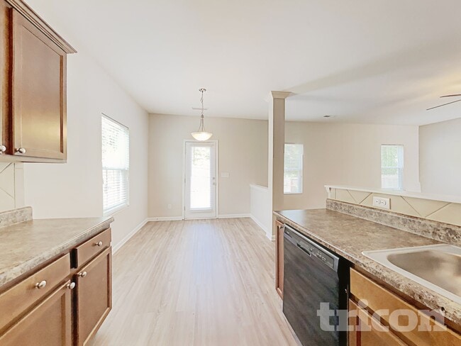 Photo - 1039 Manston Pl SW