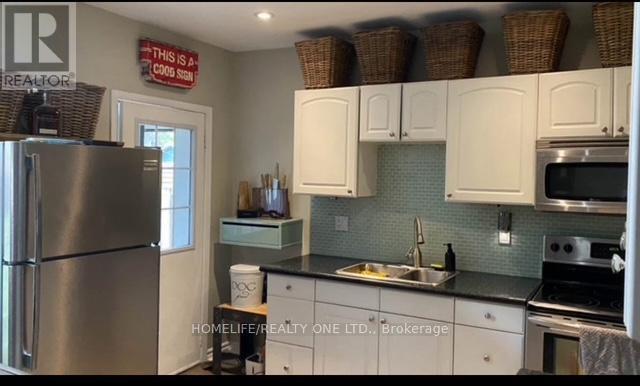 Photo - 128 Carlaw Ave