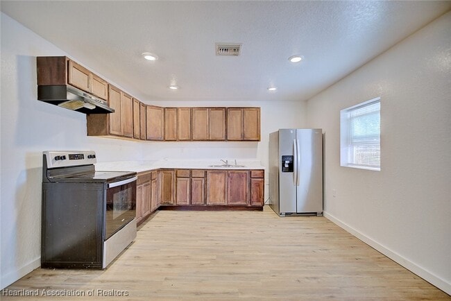 Photo - 915 S Waldron Ave