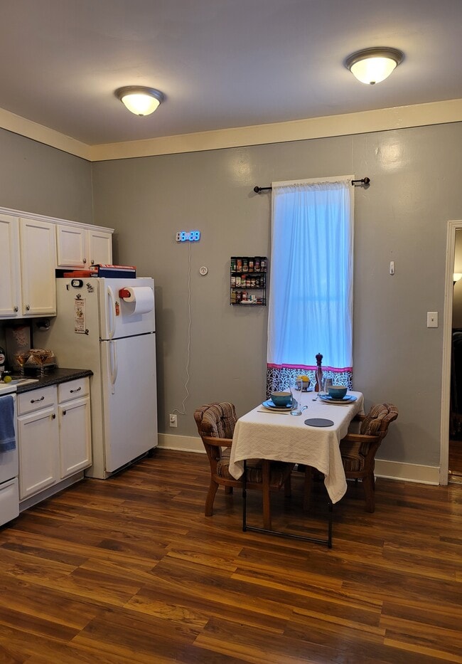 Kitchen - 628 Clark Ave Unit B