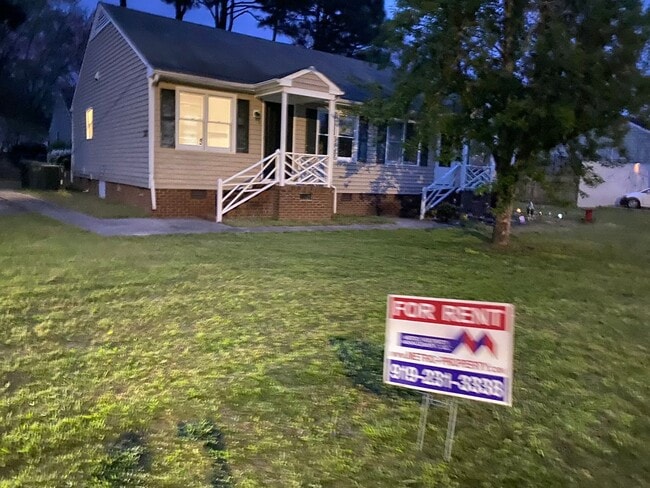 Building Photo - 123 Harper St Unit A