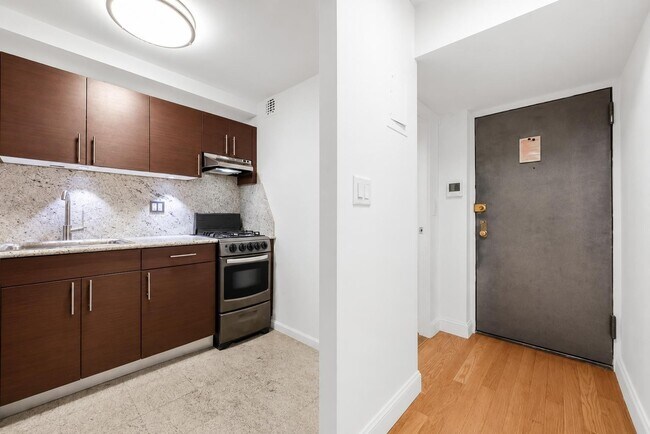 Photo - 425 E 80th St Unit 2E