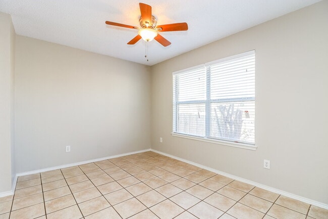 Photo - 617 St Eric Dr