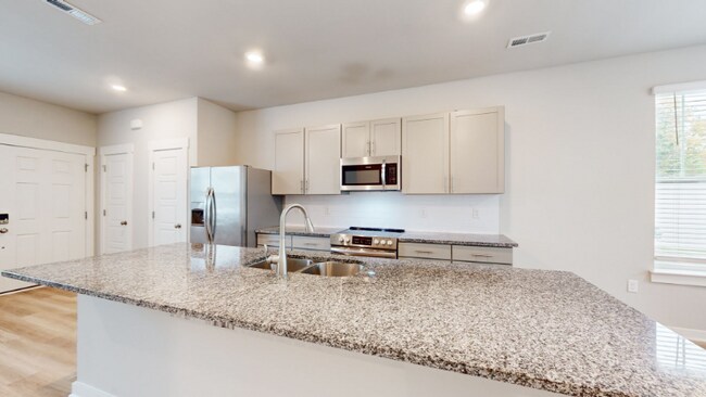 Photo - 1736 Frodo Wy