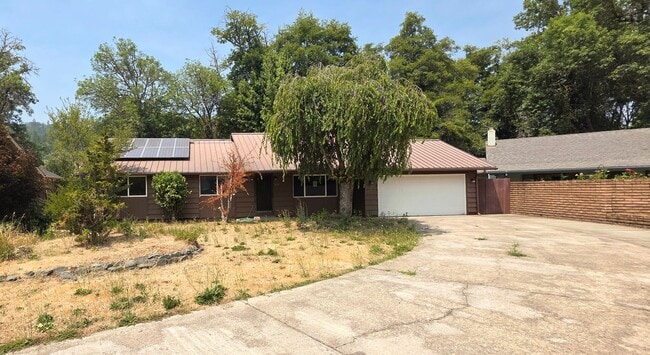 Photo - 3 Bed 2 Bath Home w/Attached Garage