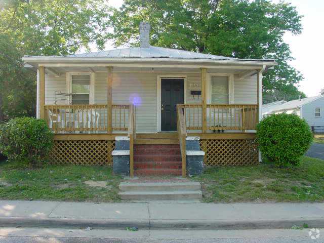 Building Photo - 1102 Custer St Rental