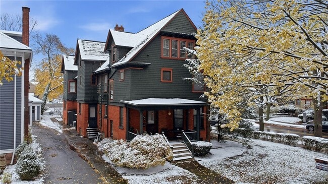 Photo - 98 Barrington St