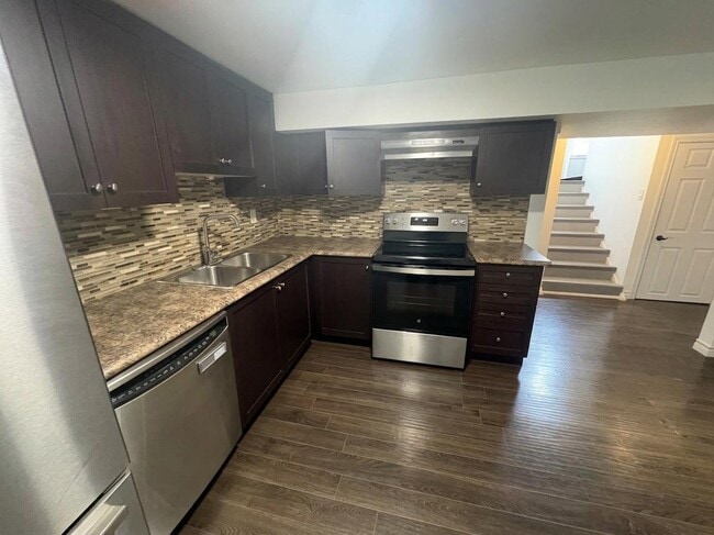 Photo - 2 Bedroom Lower Level With In Suite Laundry East Mountain Unit 2