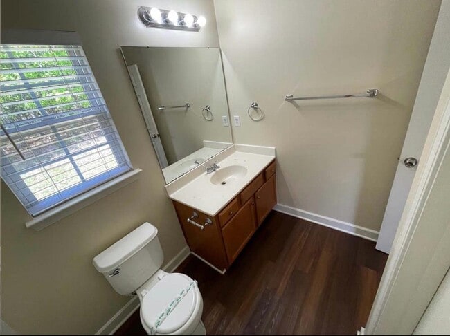 Photo - 974 Ramsgate Dr SW