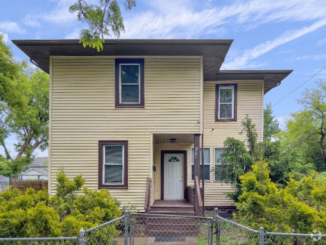 Building Photo - 1418 N Oliver Ave Rental