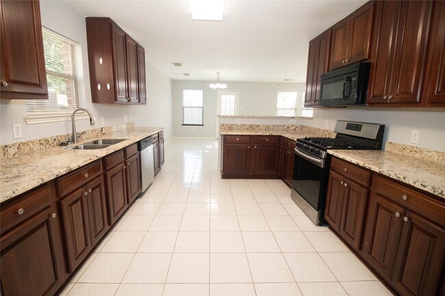Photo - 2202 Crossmill Ln