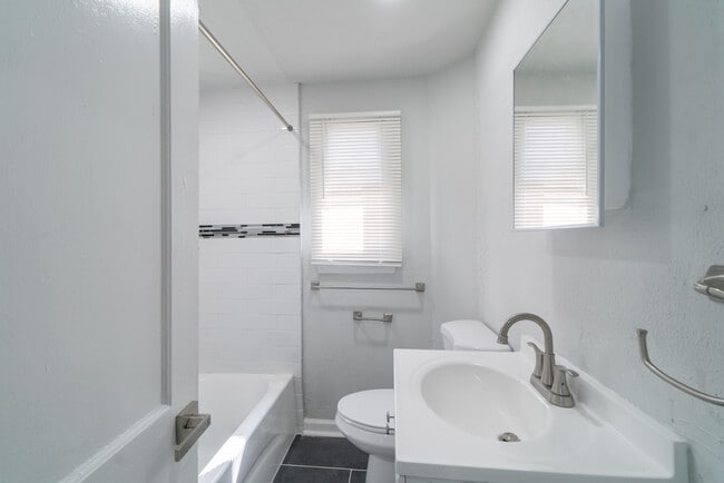 Photo - Salem Manor Apartments