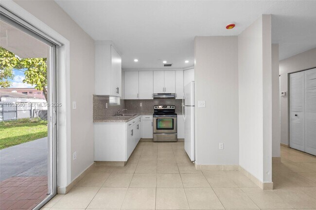 Photo - 85 W 24th St Unidad 85