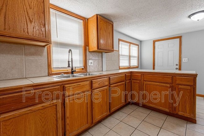 Photo - 2400 N 12 St