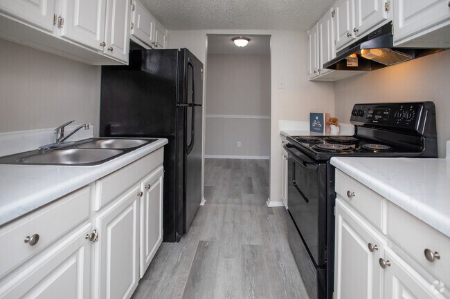 1BR,1BA-750SF