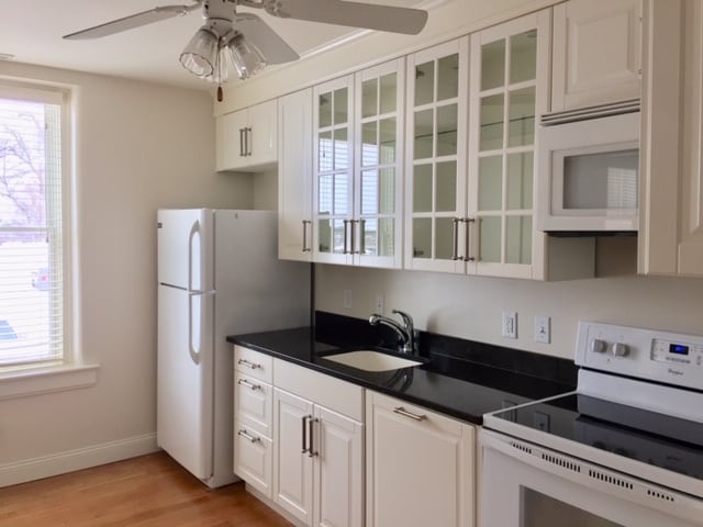 Photo - 100 W 10th St