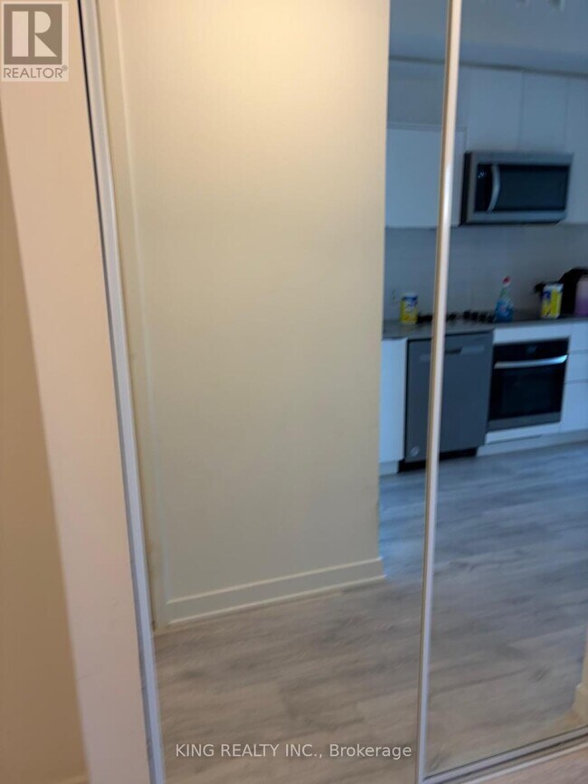 Photo - 70 Princess St Unit 806 E