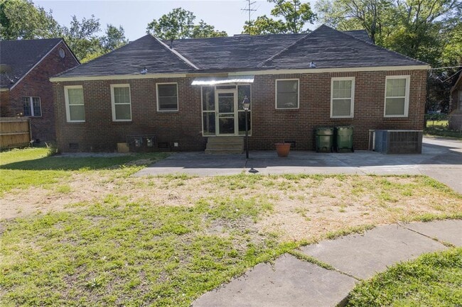 Photo - 3357 Lexington Rd