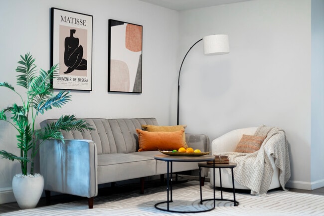 Building Photo - 1505 Commonwealth Ave Unit 110