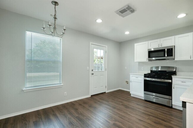 Photo - 14312 Cummins Way