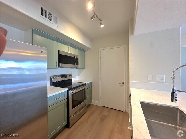 Building Photo - 7255 W Sunset Rd Unit 2090 Rental