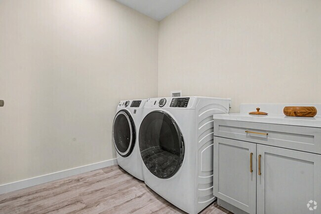 2BR, 1BA - 1122SF - Laundry